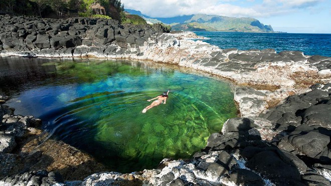 Sự nguy hiểm chết người của hồ bơi tự nhiên đẹp nhất Hawaii! - Ảnh 5.