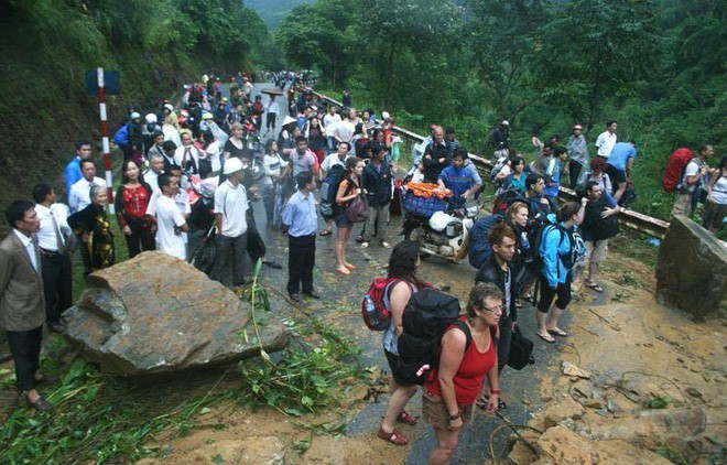 Những hình ảnh và clip khủng khiếp do mưa lũ ở Lào Cai - Ảnh 9.