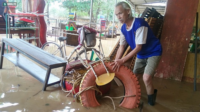 Quảng Bình: Bùn đất phủ dày đến 10cm ở trường học sau mưa lũ - Ảnh 3.