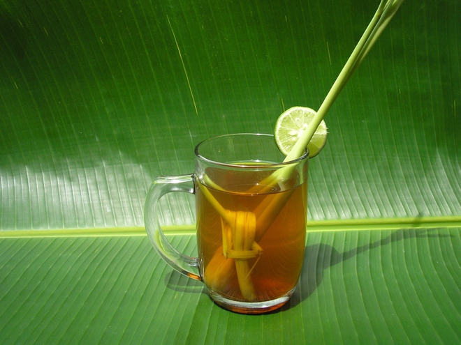 Bất ngờ với những lợi ích sức khỏe của trà sả - Ảnh 2.