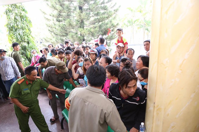 Đám tang hỗn loạn: Nhật Hào, quản lý Minh Thuận đều bị móc túi - Ảnh 2.