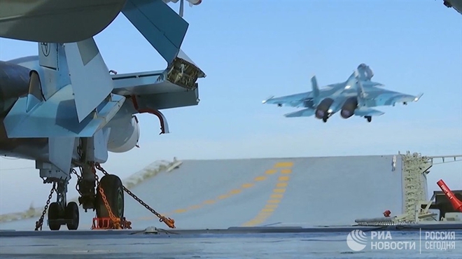 Tàu sân bay Kuznetsov đang chết lâm sàng ngoài khơi Syria? - Ảnh 2.