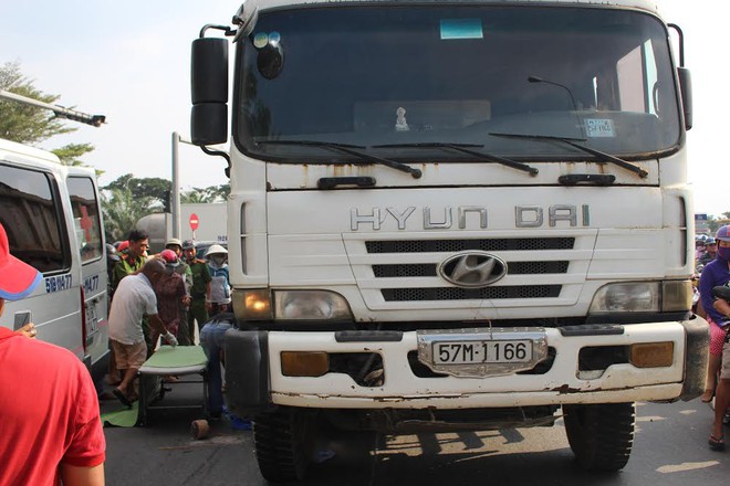 Đi ăn tiệc về, cụ bà 81 tuổi bị xe ben cán tử vong thương tâm ở Sài Gòn - Ảnh 1.