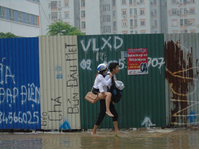 Hình ảnh mới nhất về ngập nặng ở Hà Nội - Ảnh 15.