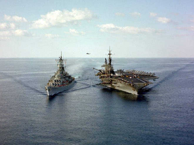 Những màn thị uy kích thước của các siêu chiến hạm - Ảnh 2.