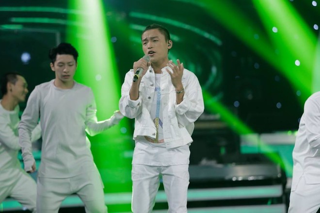 Vietnam Idol: Thu Minh hôn, Huy Tuấn tát thí sinh - Ảnh 10.