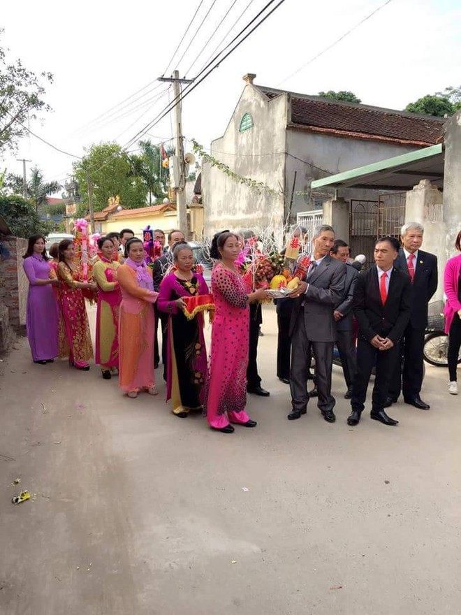 Dàn bê tráp toàn cụ ông - cụ bà lạ nhất từ trước đến nay - Ảnh 1.