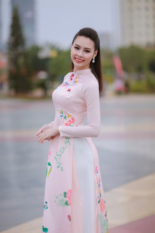 Hoa hậu Biển Thùy Trang mong manh giữa thời tiết lạnh - Ảnh 2.