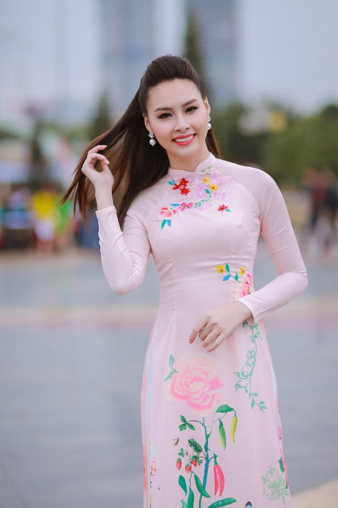 Hoa hậu Biển Thùy Trang mong manh giữa thời tiết lạnh - Ảnh 3.
