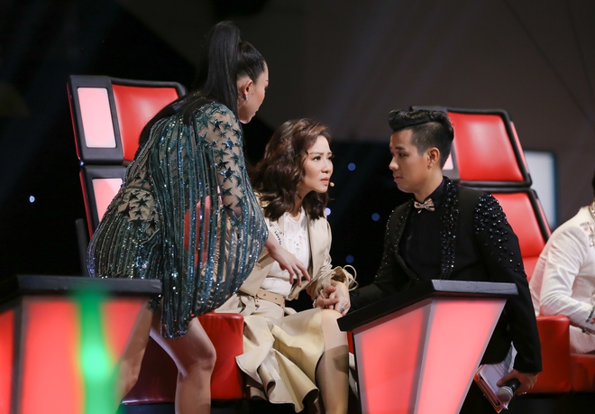 Quá nhiệt tình với thí sinh The Voice, MC Nguyên Khang bị nói mê gái đẹp - Ảnh 8.