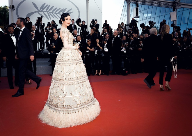 Lý Nhã Kỳ mặc váy tinh xảo, thu hút sự chú ý trên thảm đỏ Cannes - Ảnh 7.