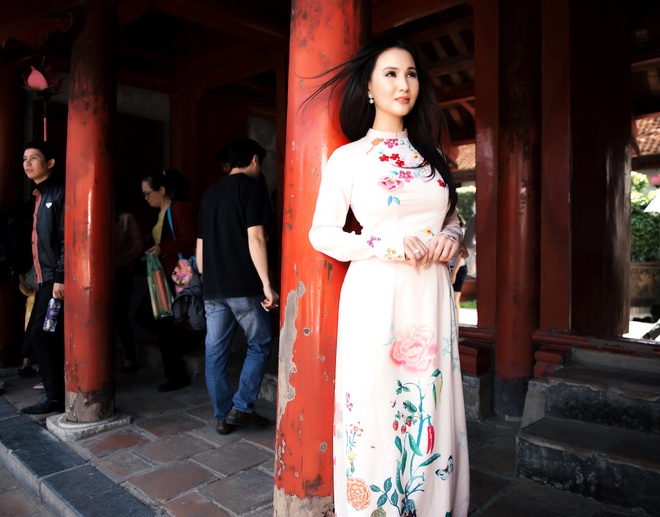 Hoa hậu Quý bà Sương Đặng tìm lại thanh xuân với tà áo dài nữ tính - Ảnh 7.