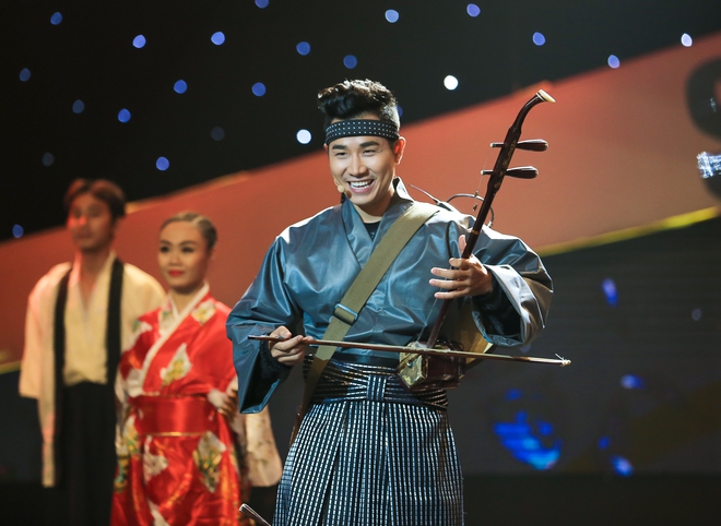 Nguyên Khang mặc kimono, chơi nhạc cụ dân tộc - Ảnh 5.