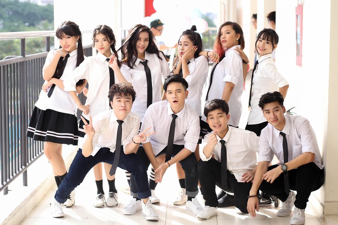 Hoàng Bách trình làng nhóm nhạc teen đông nhất Việt Nam - Ảnh 2.