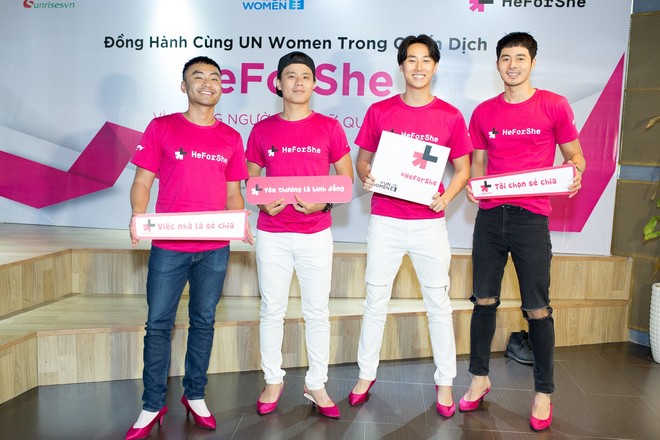 Lần đầu tiên Rocker Nguyễn mặc áo hồng, mang giày cao gót - Ảnh 5.