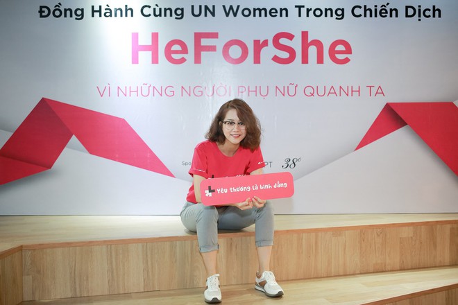 Lần đầu tiên Rocker Nguyễn mặc áo hồng, mang giày cao gót - Ảnh 6.