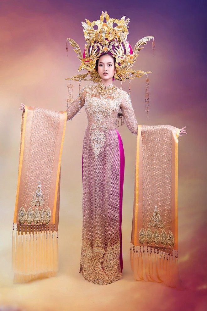 Cận cảnh trang phục dân tộc lộng lẫy của Khánh Ngân tại cuộc thi Hoa hậu Hoàn cầu 2017 - Ảnh 4.