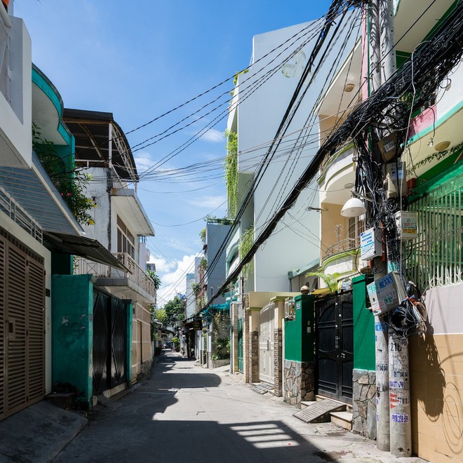 Ngôi nhà trong hẻm của người dân Tp. Hồ Chí Minh đẹp lung linh trên báo Mỹ - Ảnh 1.