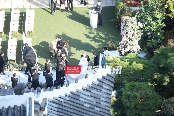 [TRỰC TIẾP TỪ HÀN QUỐC] Siêu đám cưới Song Hye Kyo - Song Joong Ki: Cô dâu chú rể tươi rói bên dàn khách mời hạng A - Ảnh 41.