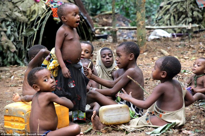 Chùm ảnh: Bên trong bộ lạc có đến 50% trẻ em không thể sống qua 5 tuổi ở châu Phi - Ảnh 6.