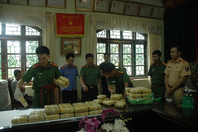 CA Lai Châu bắt 300.000 viên ma túy tổng hợp trong 2 thùng lớn - Ảnh 1.