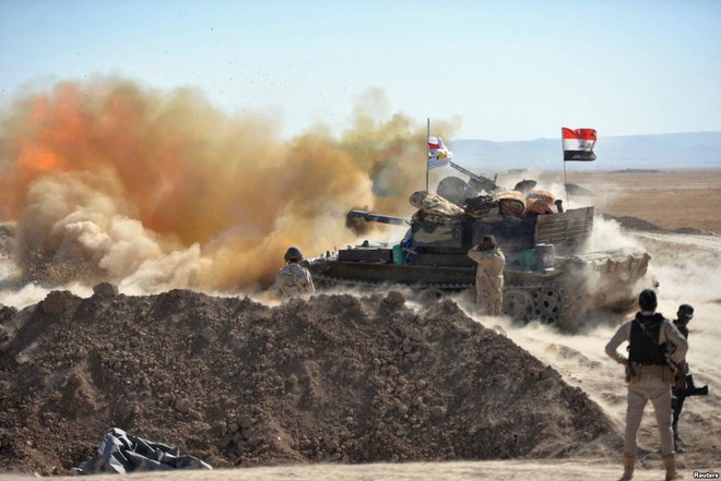 24h qua ảnh: Quân đội Iraq nã pháo hạng nặng diệt tàn quân IS - Ảnh 4.