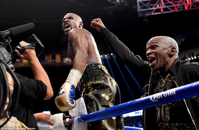 Mayweather càng đánh càng hay, điên cuồng hạ knock-out McGregor - Ảnh 3.