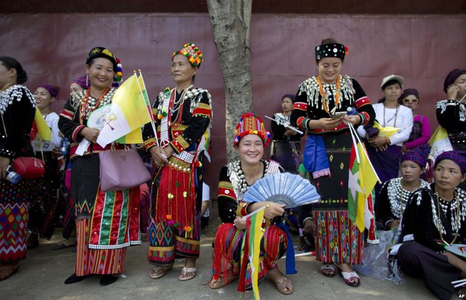 24h qua ảnh: Không khí Giáng sinh tràn ngập tại Nhà Trắng - Ảnh 7.