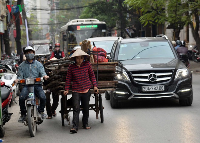 Những người lao động không có ngày nghỉ lễ 1/5 - Ảnh 10.