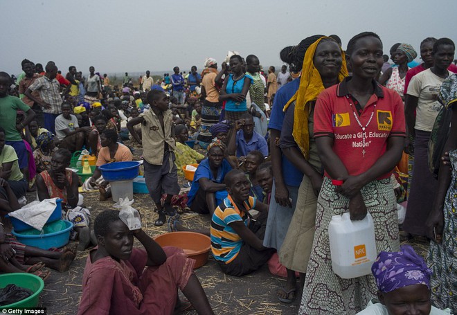 Chiến tranh liên miên, người dân Nam Sudan phải ăn cỏ dại và rong để sống qua ngày - Ảnh 12.