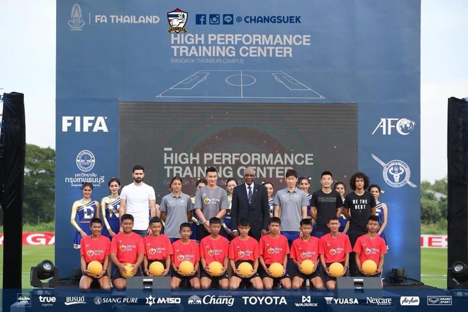 Nối gót Việt Nam, Thái Lan cũng mang huyền thoại Man United về dạy bóng đá - Ảnh 12.