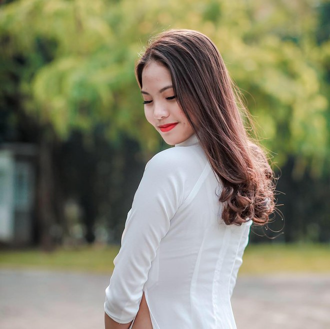 Chân dung vợ hot girl kém 20 tuổi có sở thích đánh chồng của Chí Anh - Ảnh 4.