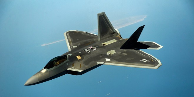 F-22 không chiến với Su-35 Nga: Mỹ thua toàn tập, khó kịp trở tay! - Ảnh 1.