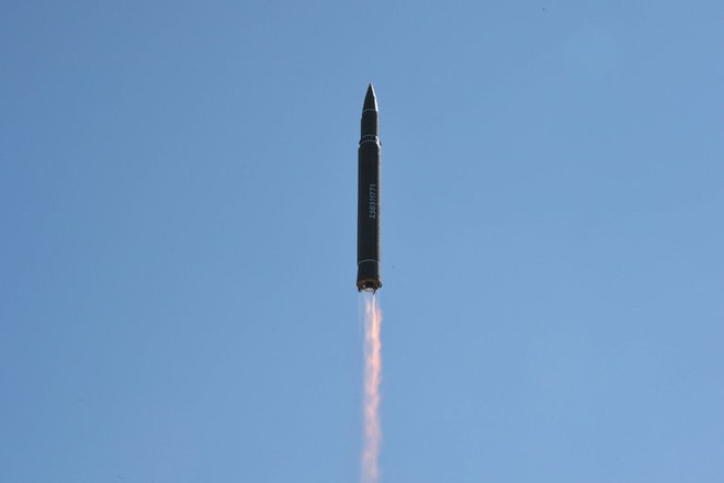 NYT: Nhà máy Ukraine chế tạo tên lửa cho Nga tuồn công nghệ ICBM cho Triều Tiên từ chợ đen - Ảnh 1.