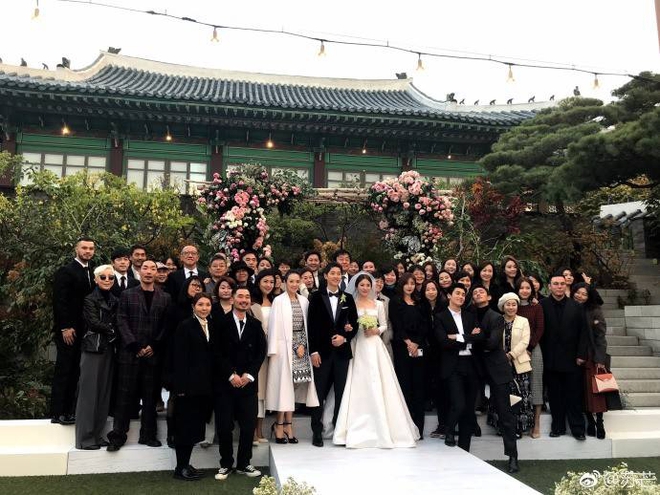 [TRỰC TIẾP TỪ HÀN QUỐC] Siêu đám cưới Song Hye Kyo - Song Joong Ki: Cô dâu chú rể tươi rói bên dàn khách mời hạng A - Ảnh 5.