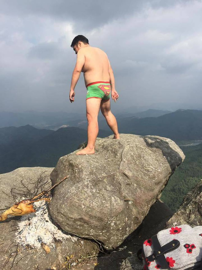 Chàng trai chụp ảnh phản cảm ở Quảng Ninh bị dân mạng ném đá - Ảnh 2.