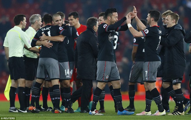 Liverpool nhận kết quả cay đắng, Man United sáng cửa giành cúp thứ 2 cùng Mourinho - Ảnh 6.