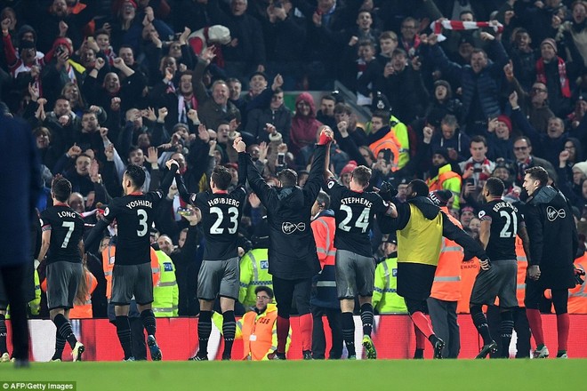 Liverpool nhận kết quả cay đắng, Man United sáng cửa giành cúp thứ 2 cùng Mourinho - Ảnh 7.