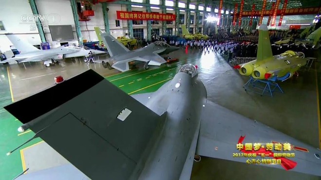 Trung Quốc ra mắt máy bay cường kích hạng nhẹ mới - Ảnh 1.