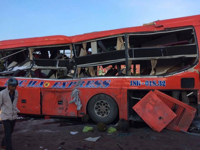 Hiện trường vụ tai nạn thảm khốc khiến 11 người chết, 23 người bị thương ở Gia Lai - Ảnh 3.