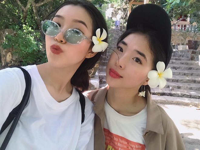 2 cô gái Sài Gòn nắm tay nhau đi du lịch và đoạn clip 3 phút khiến bao người ghen tỵ  - Ảnh 2.