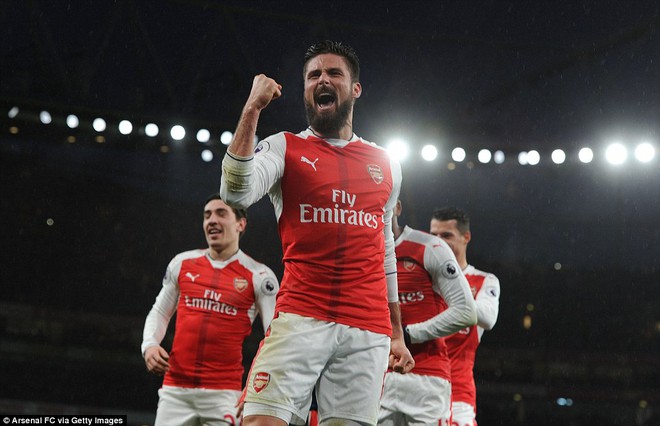 Chân gỗ Giroud lập siêu phẩm, Arsenal cười vào mũi Man United - Ảnh 2.