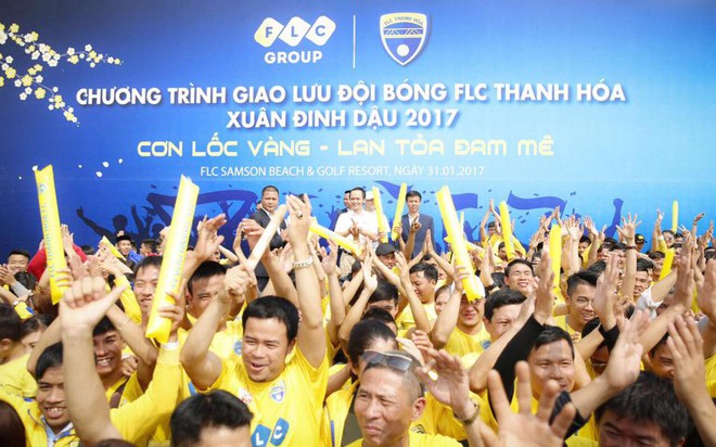 Người giàu nhất sàn chứng khoán Việt Nam bất ngờ nhảy Flash mob cùng đội Thanh Hoá - Ảnh 1.