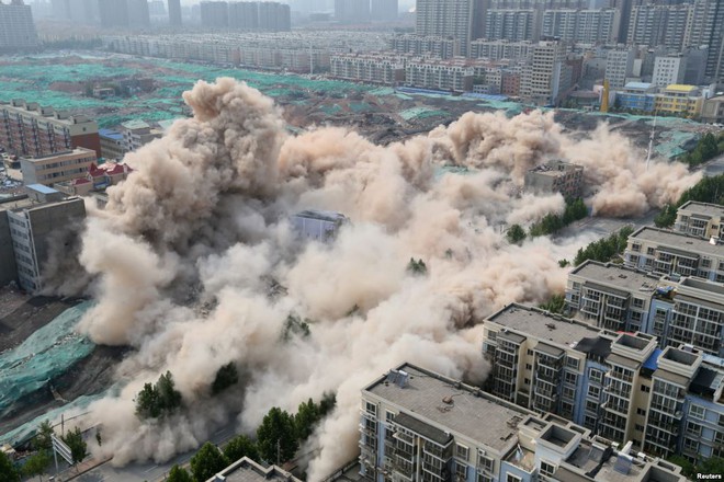 24h qua ảnh: Hàng loạt tòa nhà đổ sập trong nháy mắt ở Trung Quốc - Ảnh 8.