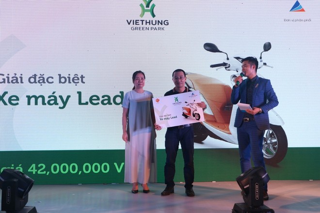 Hàng trăm khách hàng tham dự lễ mở bán và tri ân dự án Việt Hưng Green Park - Ảnh 2.