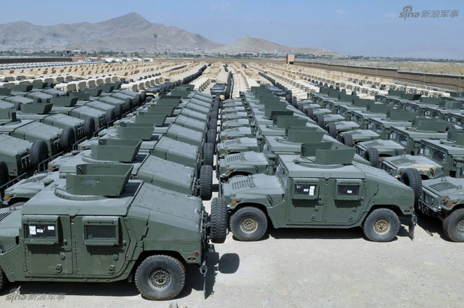 Xe thiết giáp Humvee rụng đầu ngày càng nhiều tại Afghanistan - Ảnh 3.