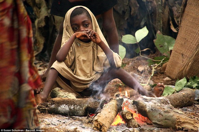 Chùm ảnh: Bên trong bộ lạc có đến 50% trẻ em không thể sống qua 5 tuổi ở châu Phi - Ảnh 22.