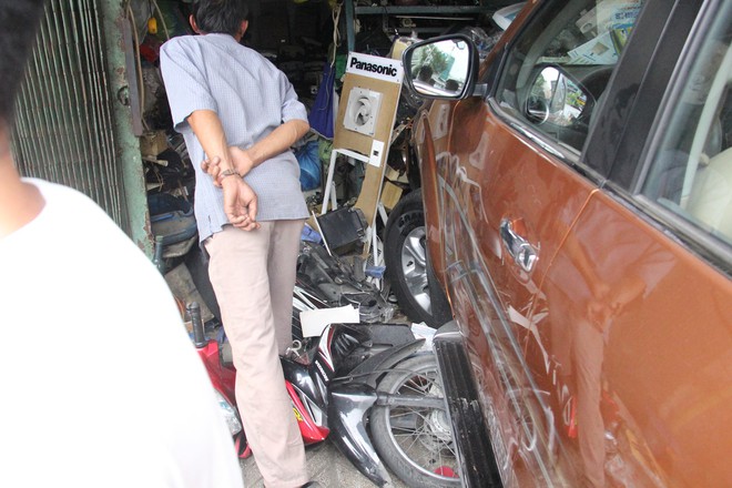 TP HCM: Ô tô “điên”gây tai nạn liên hoàn, 3 người bị thương - Ảnh 2.