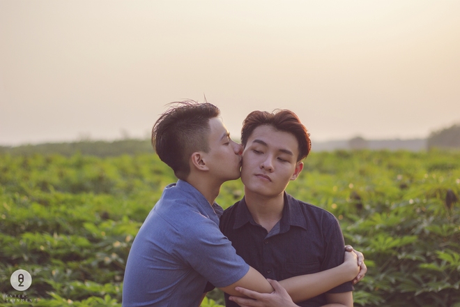 Sự thật sau những thước hình thơ mộng của hai chàng trai Việt - Ảnh 1.