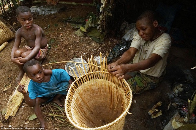 Chùm ảnh: Bên trong bộ lạc có đến 50% trẻ em không thể sống qua 5 tuổi ở châu Phi - Ảnh 19.